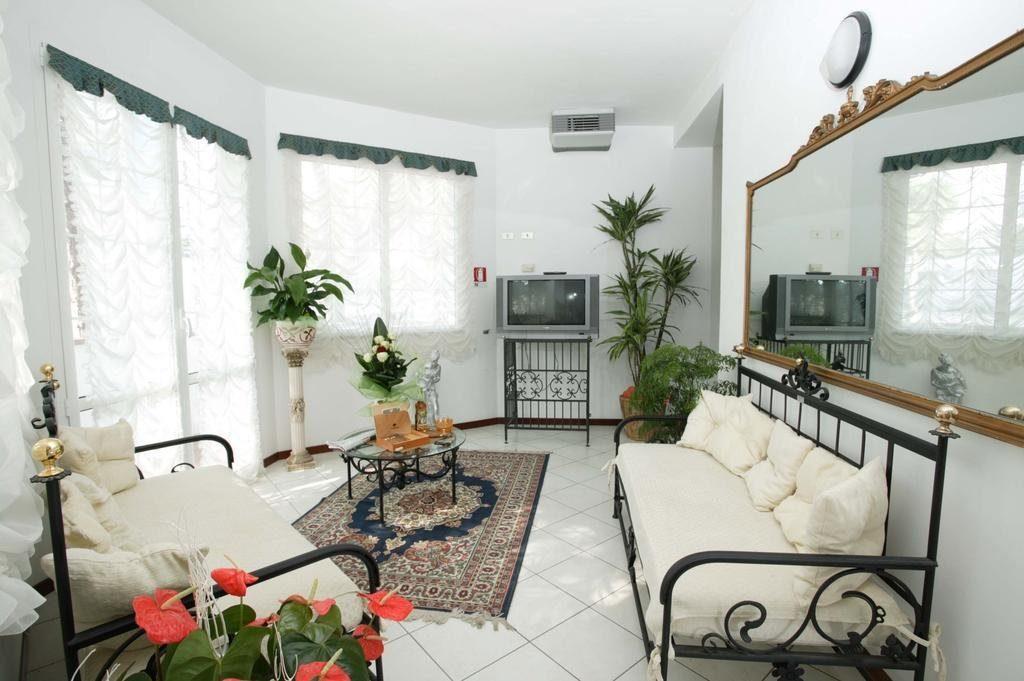 Hotel Pina