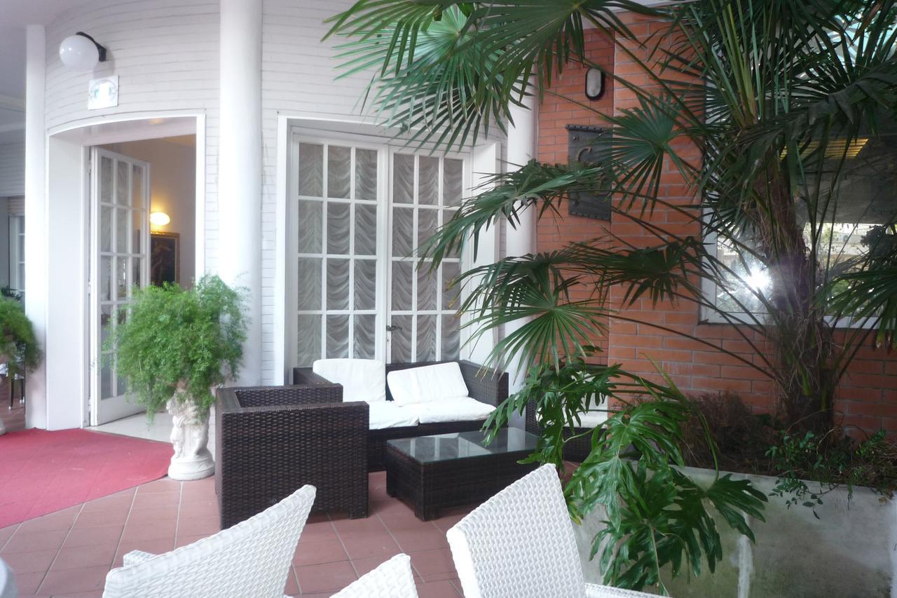 Hotel Pina